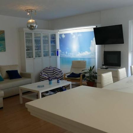 Piso En Santa Cristina, A 150 M De La Playa Apartamento Oleiros Exterior foto