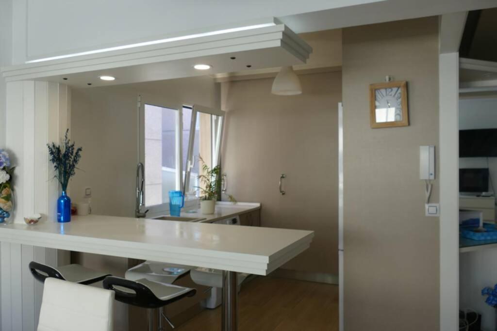 Piso En Santa Cristina, A 150 M De La Playa Apartamento Oleiros Exterior foto