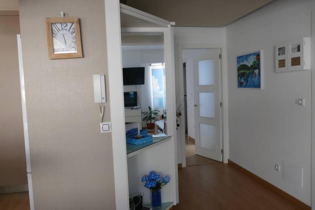 Piso En Santa Cristina, A 150 M De La Playa Apartamento Oleiros Exterior foto